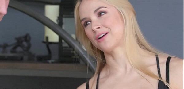  NuruMassage Sarah Vandella Gives A Pounding Gift To Her Military Stepson